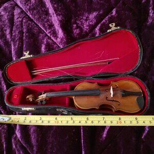 Tiny violin